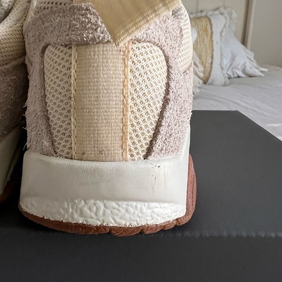 New Balance 650 x No Vacancy Inn - Picture 4 of 9